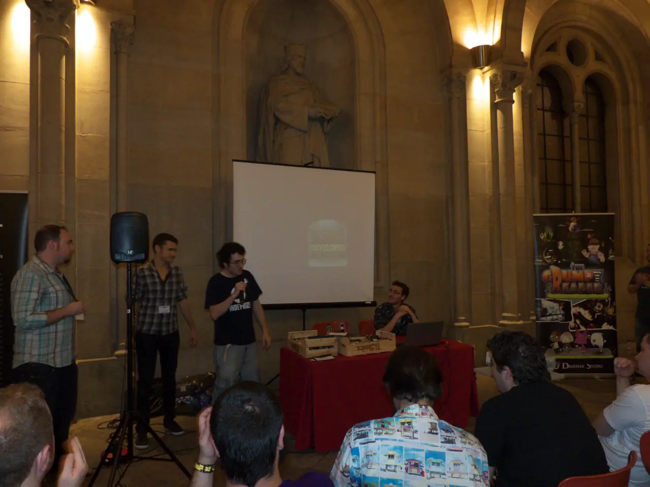 /assets/images/gen/posts/2014-06-25-gamelab-2014//indie-burger-developer-awards/P1020753.webp